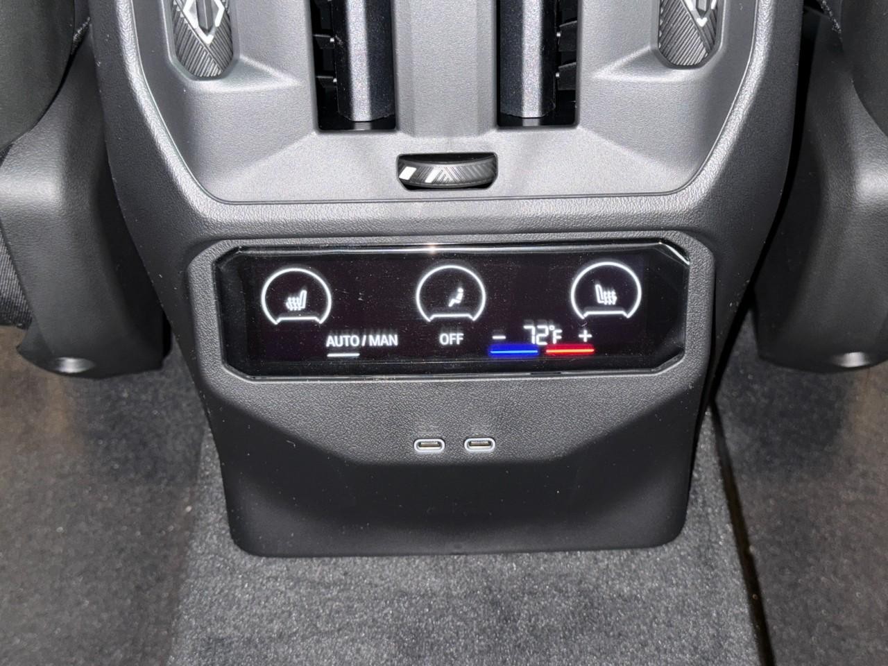 BMW X3 Vehicle Full-screen Gallery Image 11