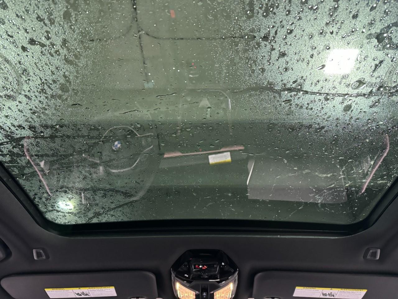 BMW X3 Vehicle Full-screen Gallery Image 12