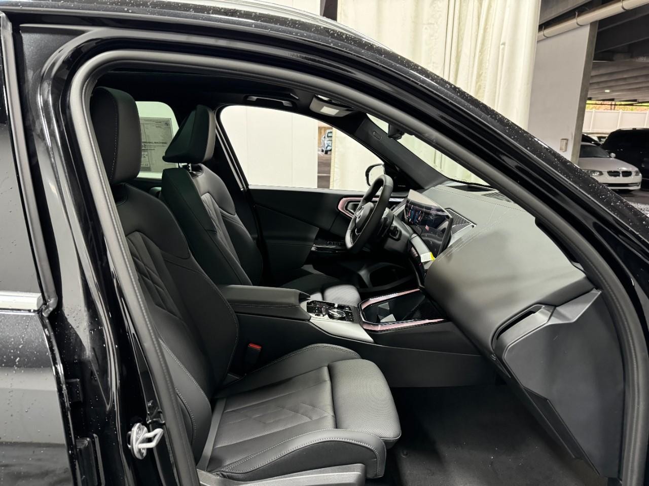 BMW X3 Vehicle Full-screen Gallery Image 18