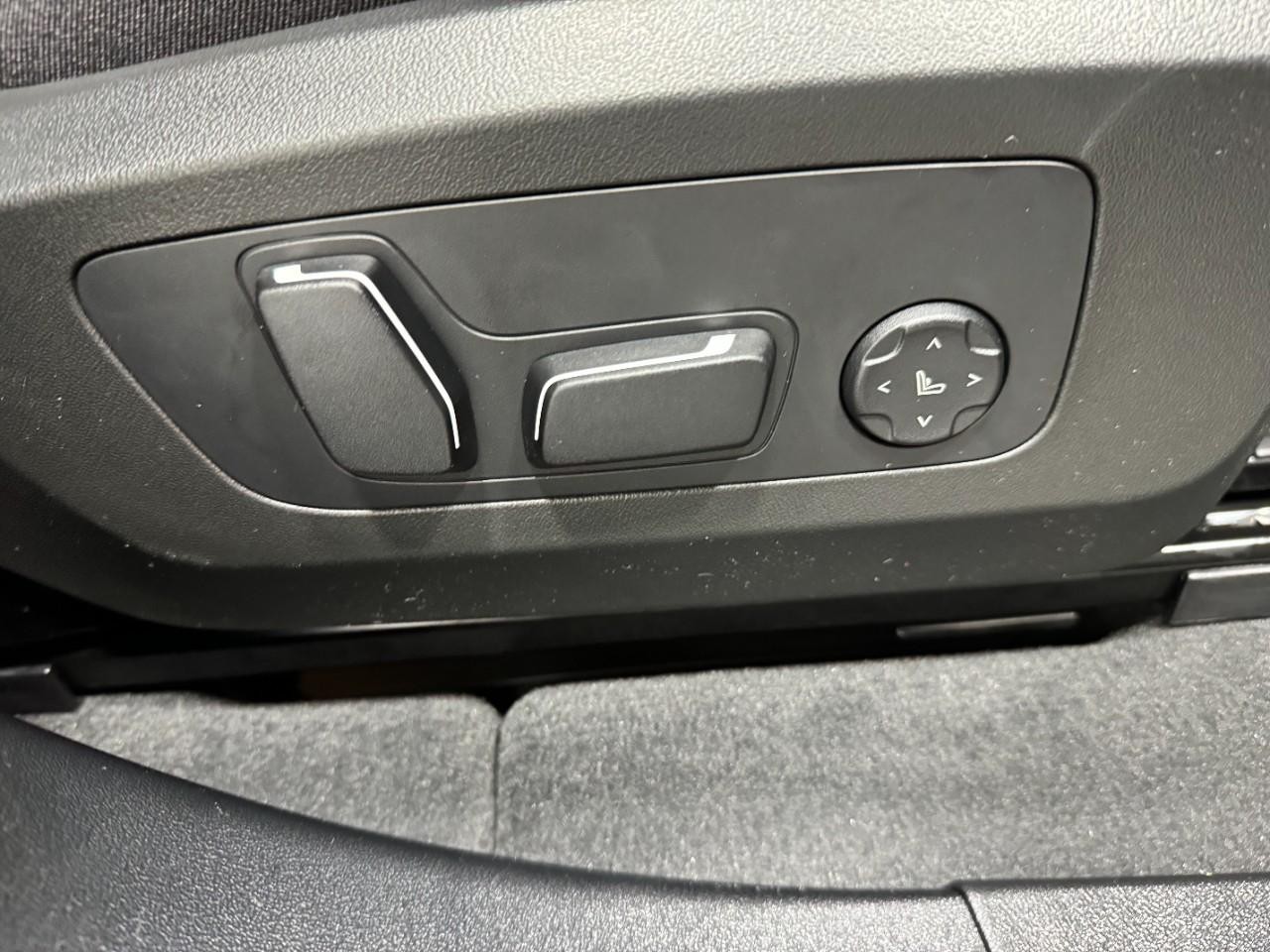 BMW X3 Vehicle Full-screen Gallery Image 20