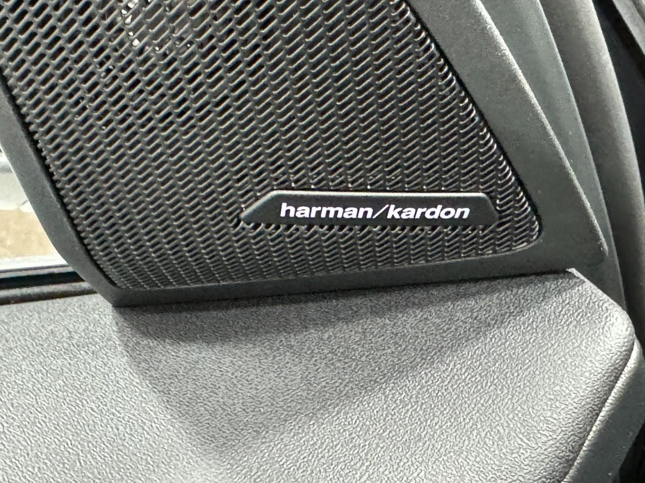 BMW X3 Vehicle Full-screen Gallery Image 23