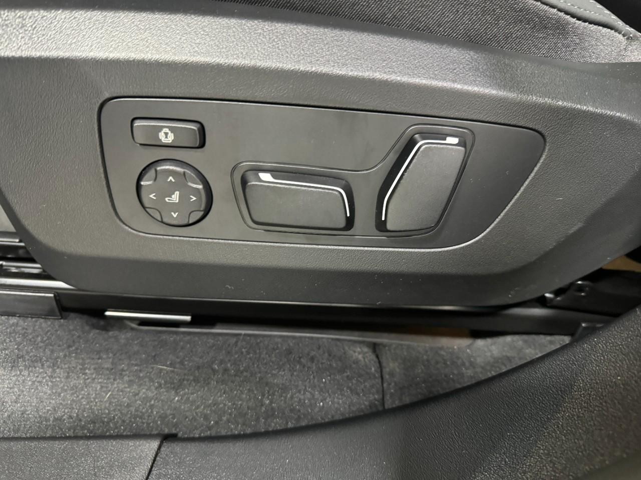 BMW X3 Vehicle Full-screen Gallery Image 28