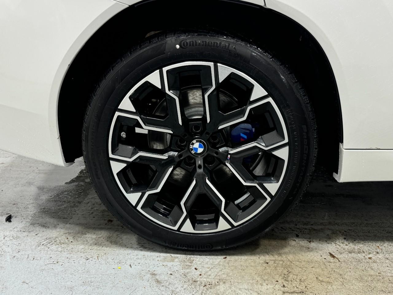 BMW X3 Vehicle Full-screen Gallery Image 5