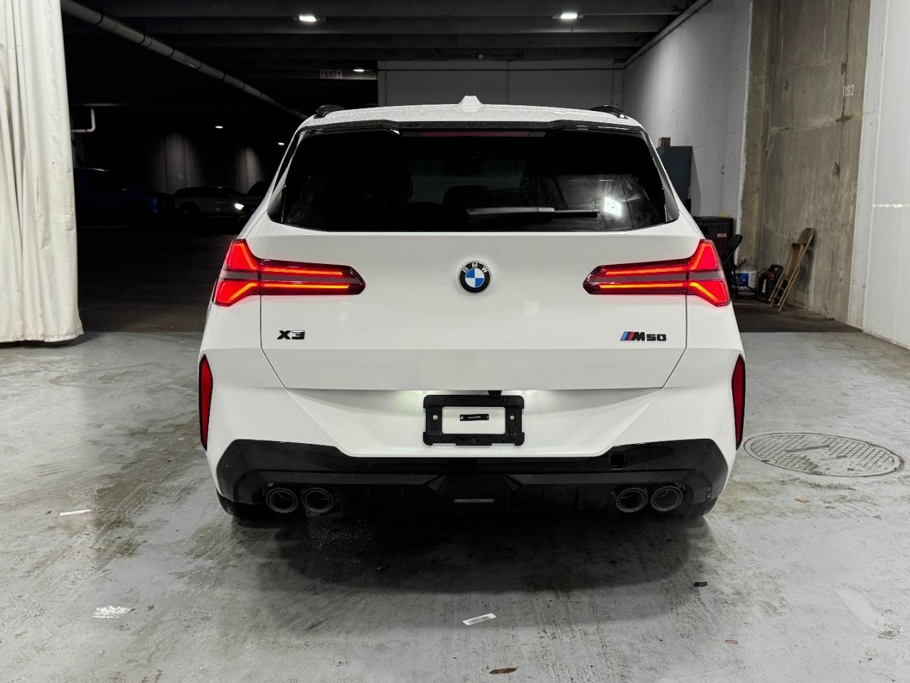 BMW X3 Vehicle Full-screen Gallery Image 9