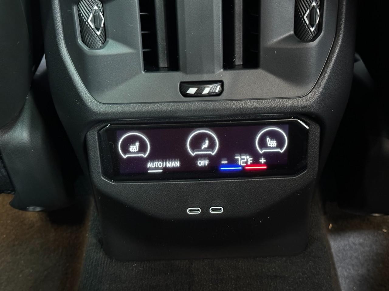 BMW X3 Vehicle Full-screen Gallery Image 11