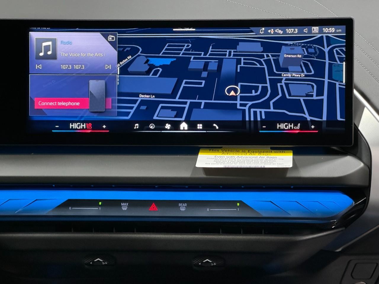 BMW X3 Vehicle Full-screen Gallery Image 15