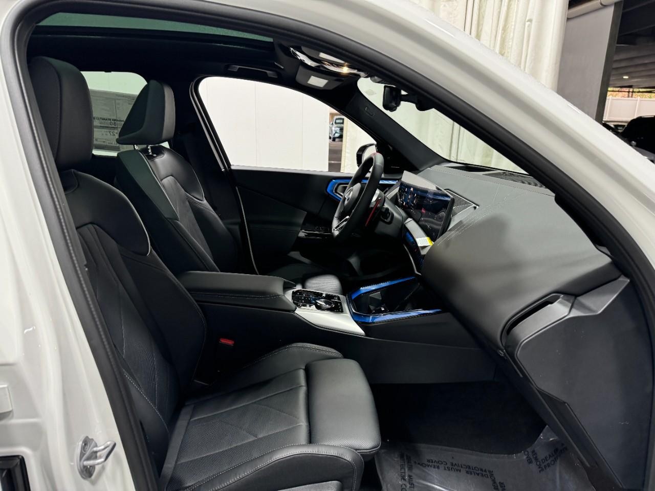 BMW X3 Vehicle Full-screen Gallery Image 18