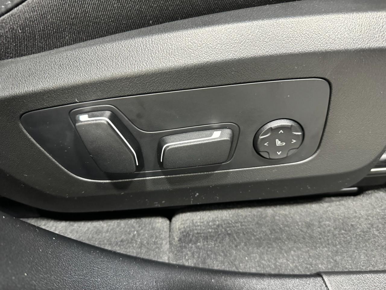 BMW X3 Vehicle Full-screen Gallery Image 20