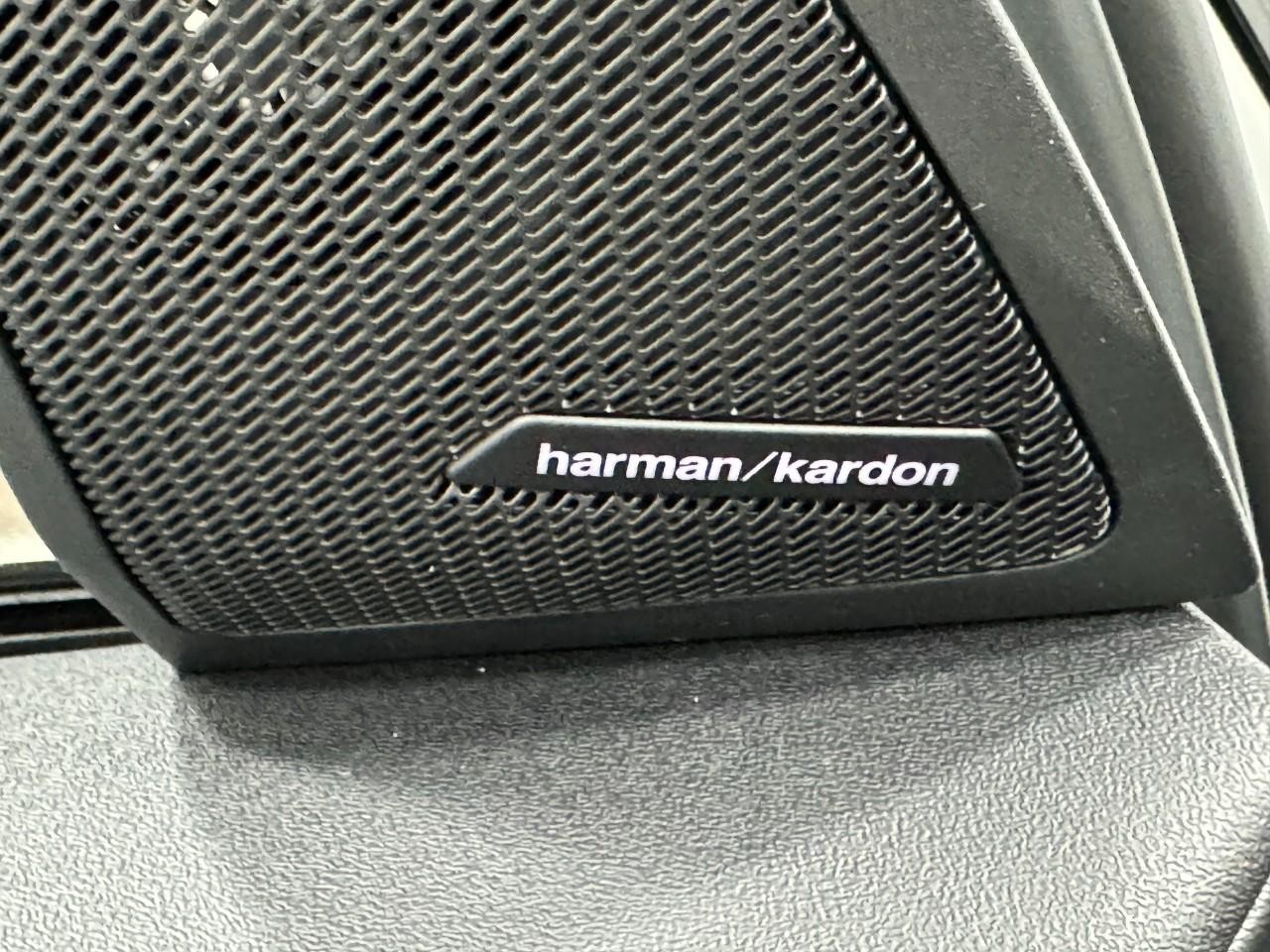 BMW X3 Vehicle Full-screen Gallery Image 23