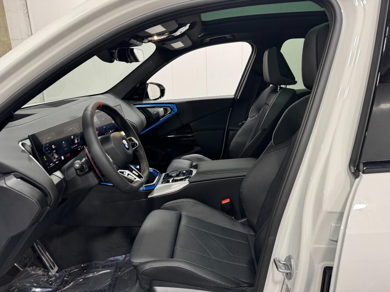 BMW X3 Vehicle Full-screen Gallery Image 26