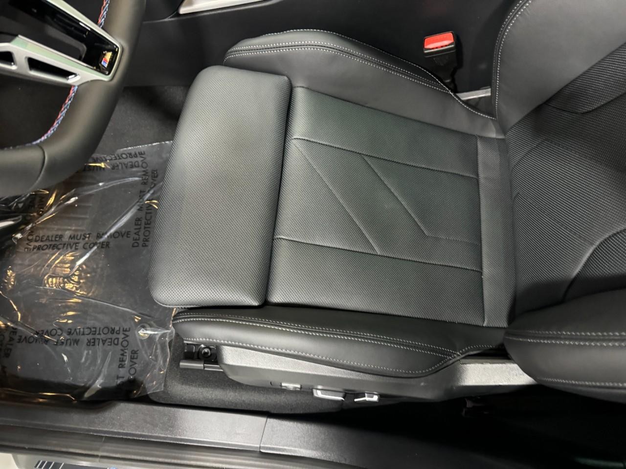 BMW X3 Vehicle Full-screen Gallery Image 27