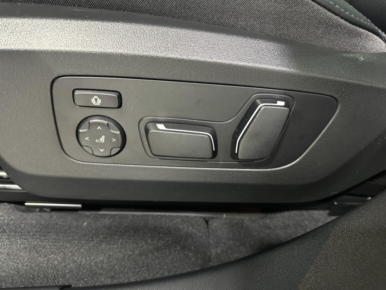 BMW X3 Vehicle Full-screen Gallery Image 28