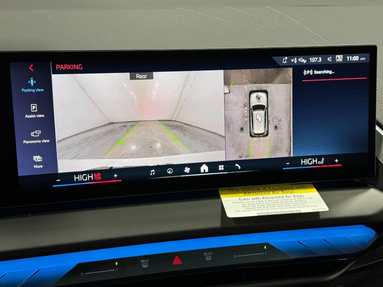 BMW X3 Vehicle Full-screen Gallery Image 32