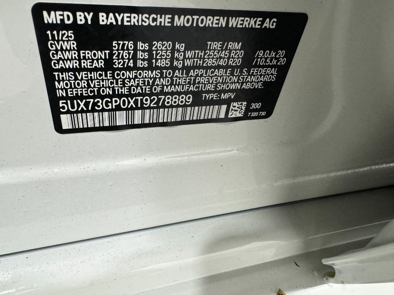 BMW X3 Vehicle Full-screen Gallery Image 33