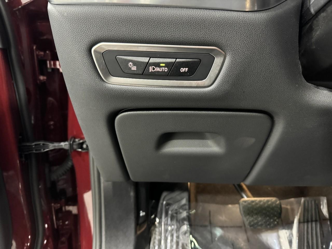 BMW X7 Vehicle Full-screen Gallery Image 31