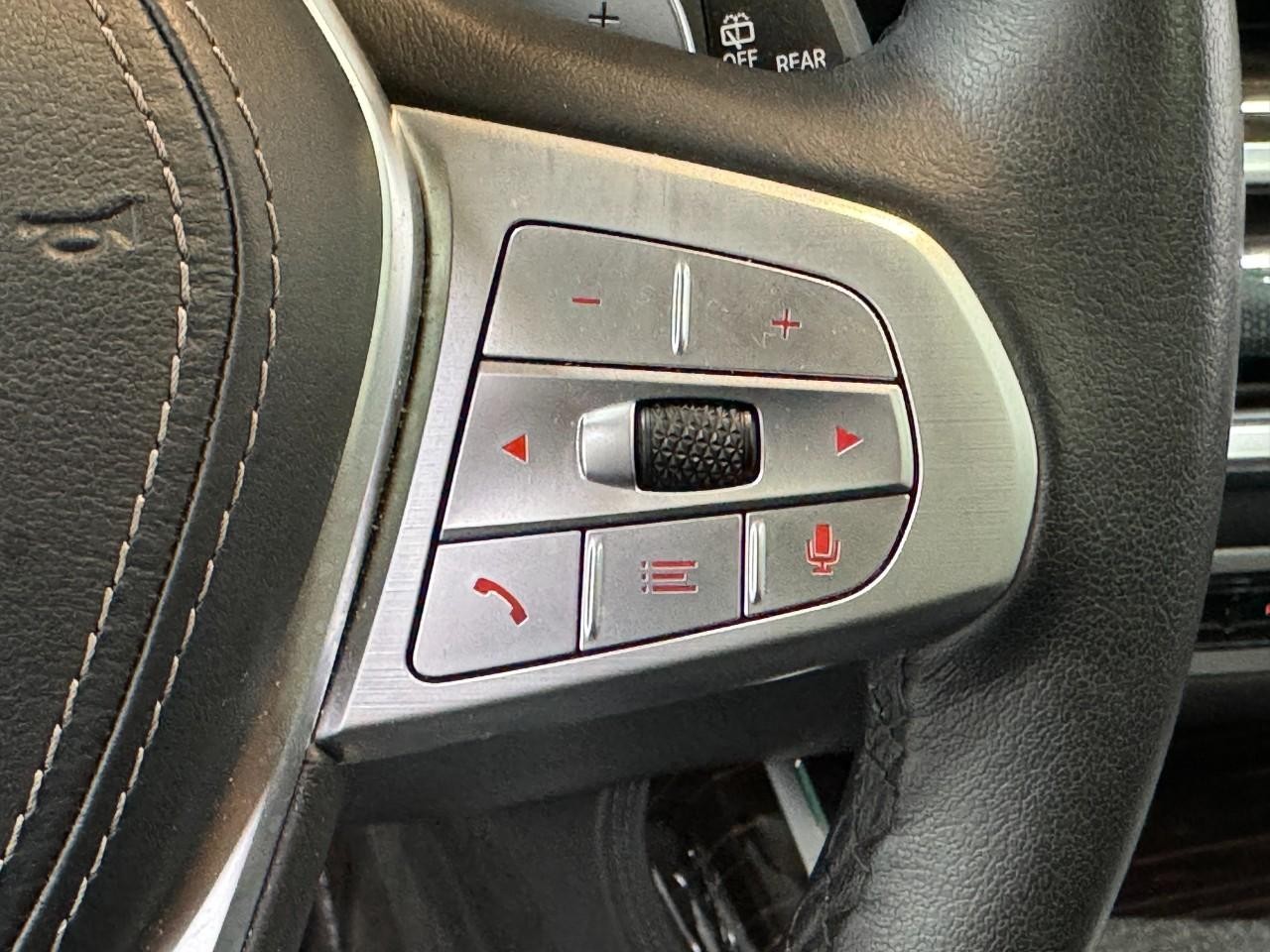 BMW X7 Vehicle Full-screen Gallery Image 33