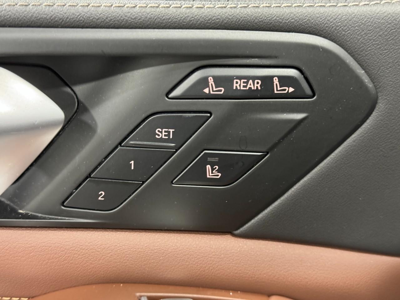 BMW X7 Vehicle Full-screen Gallery Image 27