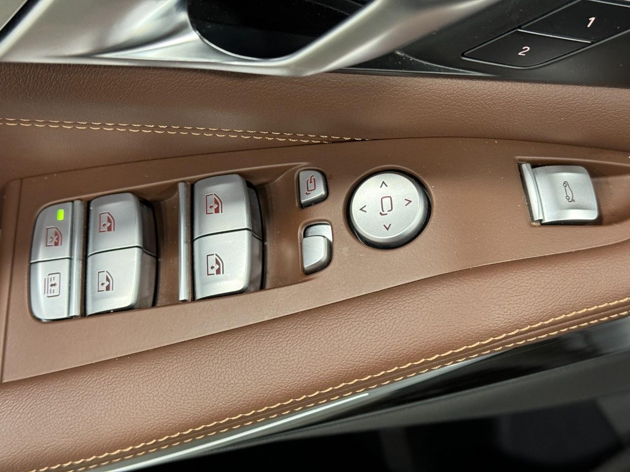 BMW X7 Vehicle Full-screen Gallery Image 29