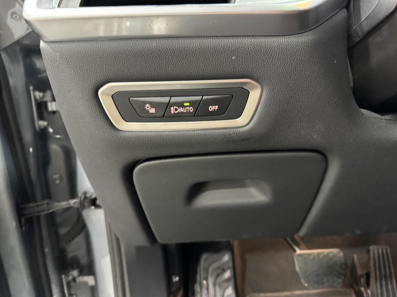 BMW X7 Vehicle Full-screen Gallery Image 33