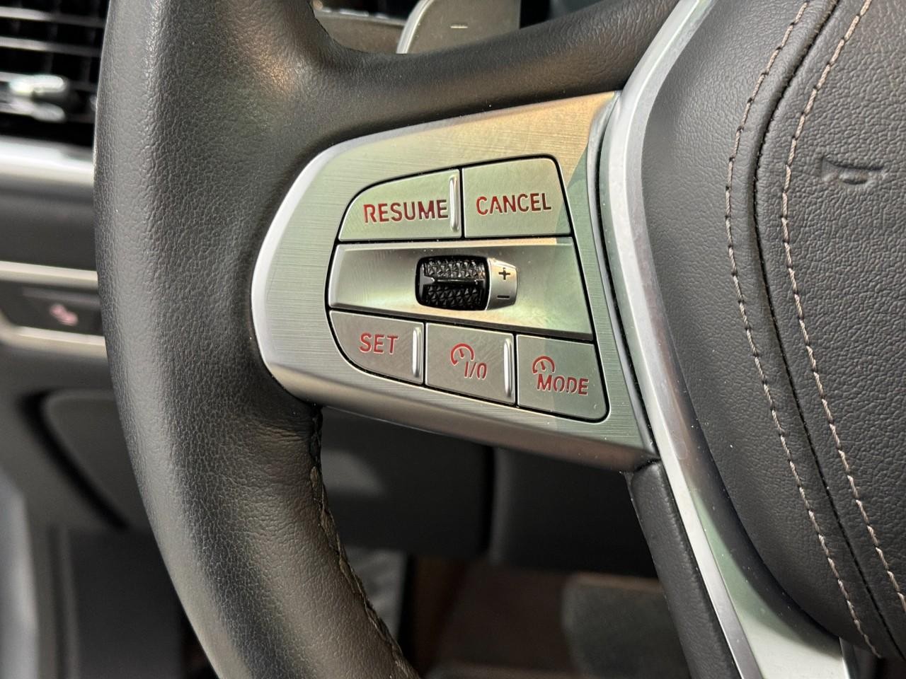 BMW X7 Vehicle Full-screen Gallery Image 34