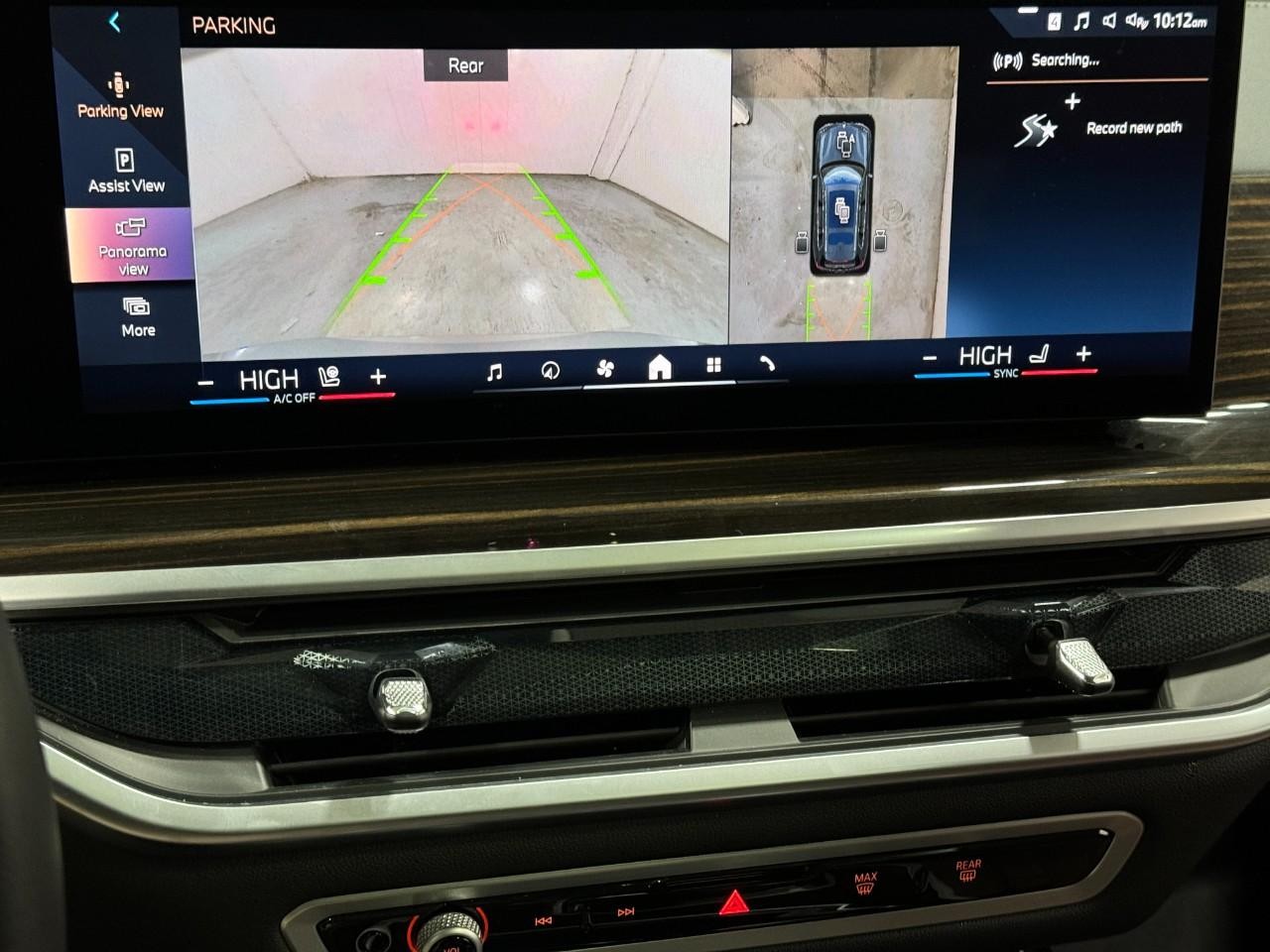 BMW X7 Vehicle Full-screen Gallery Image 37