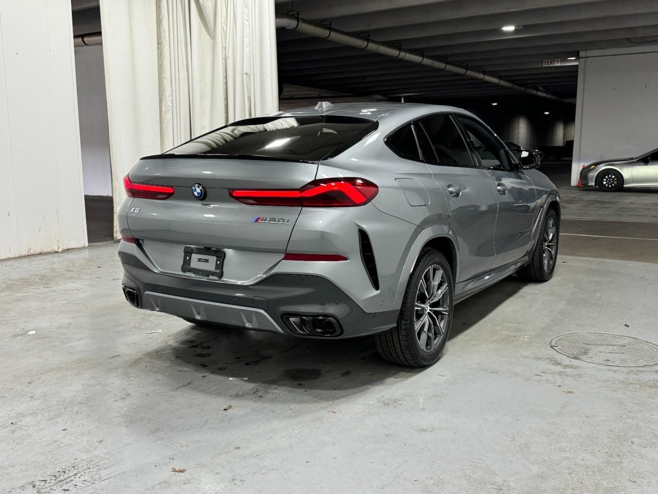 BMW X6 Vehicle Full-screen Gallery Image 4