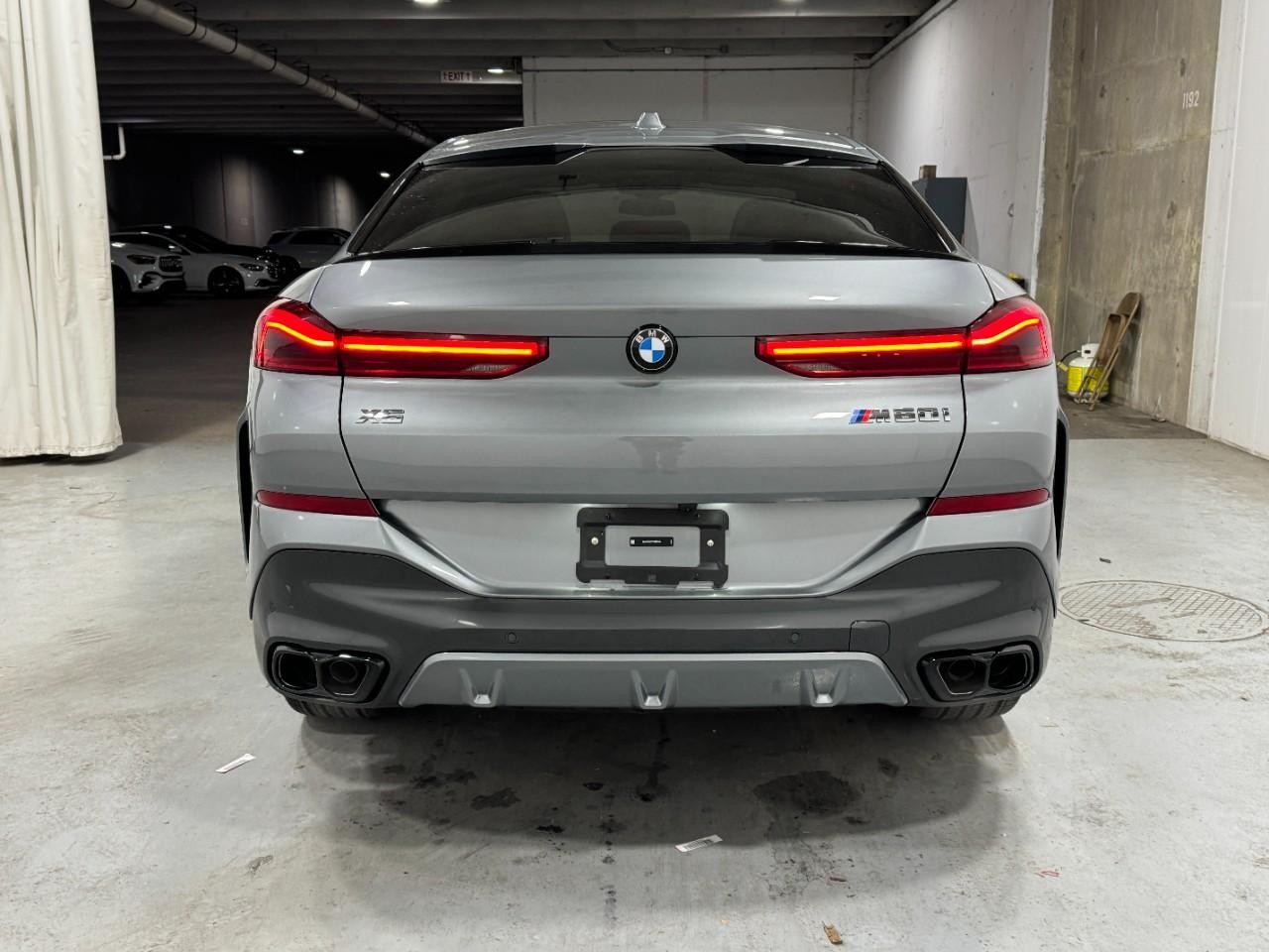 BMW X6 Vehicle Full-screen Gallery Image 9