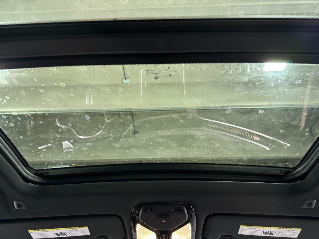 BMW X6 Vehicle Full-screen Gallery Image 12