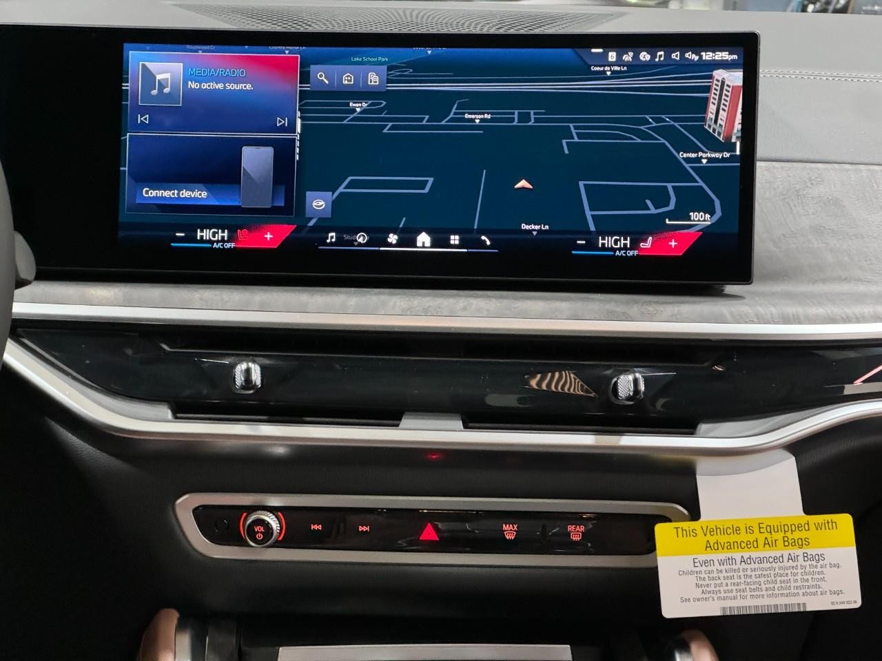 BMW X6 Vehicle Full-screen Gallery Image 15