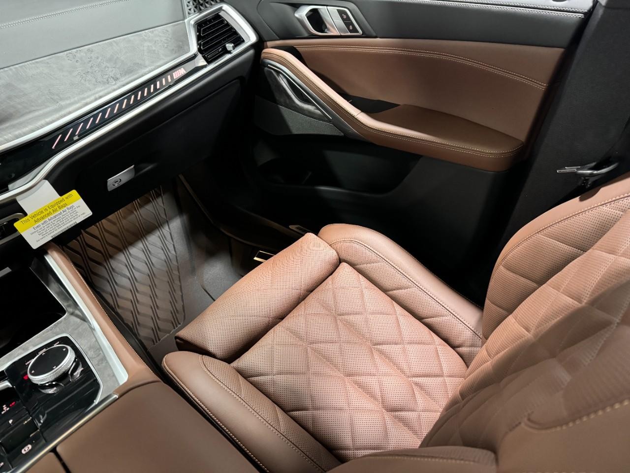 BMW X6 Vehicle Full-screen Gallery Image 17