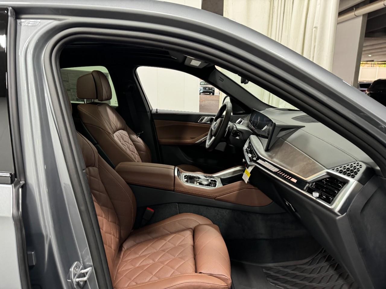 BMW X6 Vehicle Full-screen Gallery Image 18