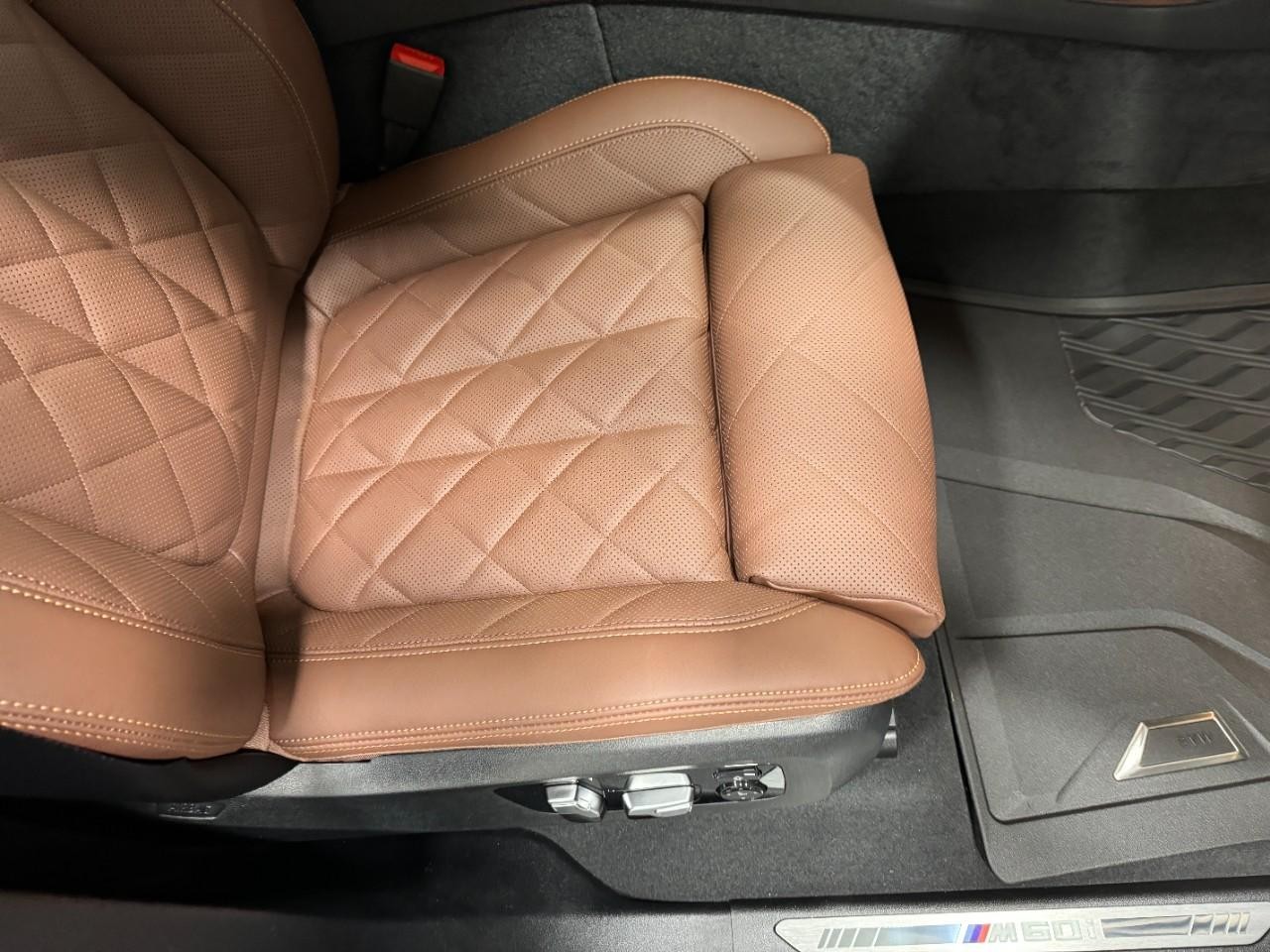 BMW X6 Vehicle Full-screen Gallery Image 19