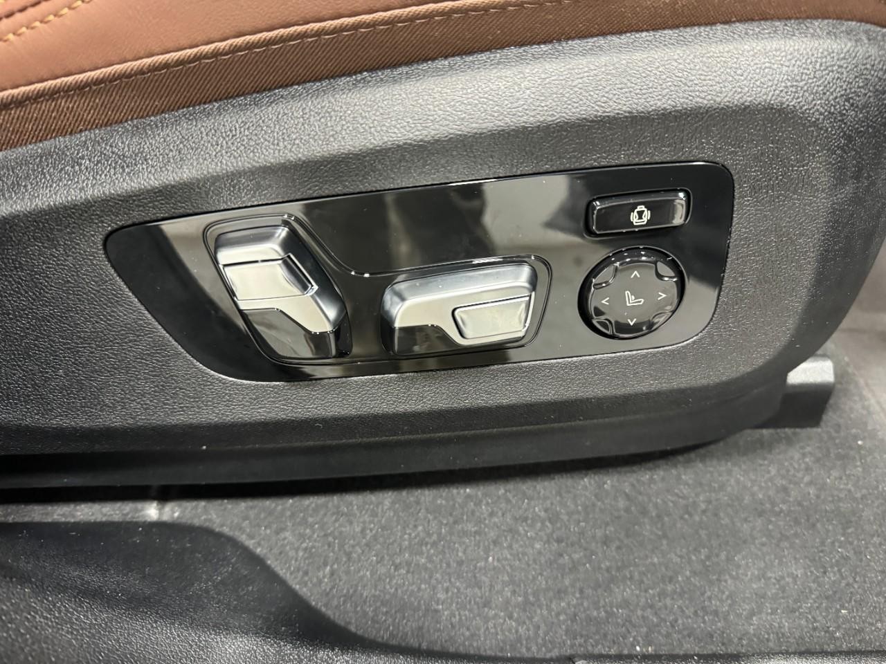 BMW X6 Vehicle Full-screen Gallery Image 20