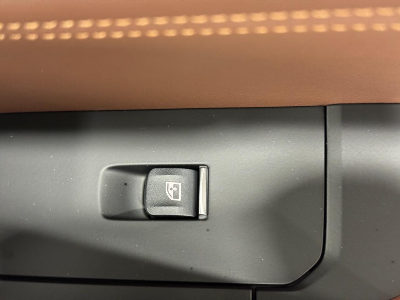 BMW X6 Vehicle Full-screen Gallery Image 22