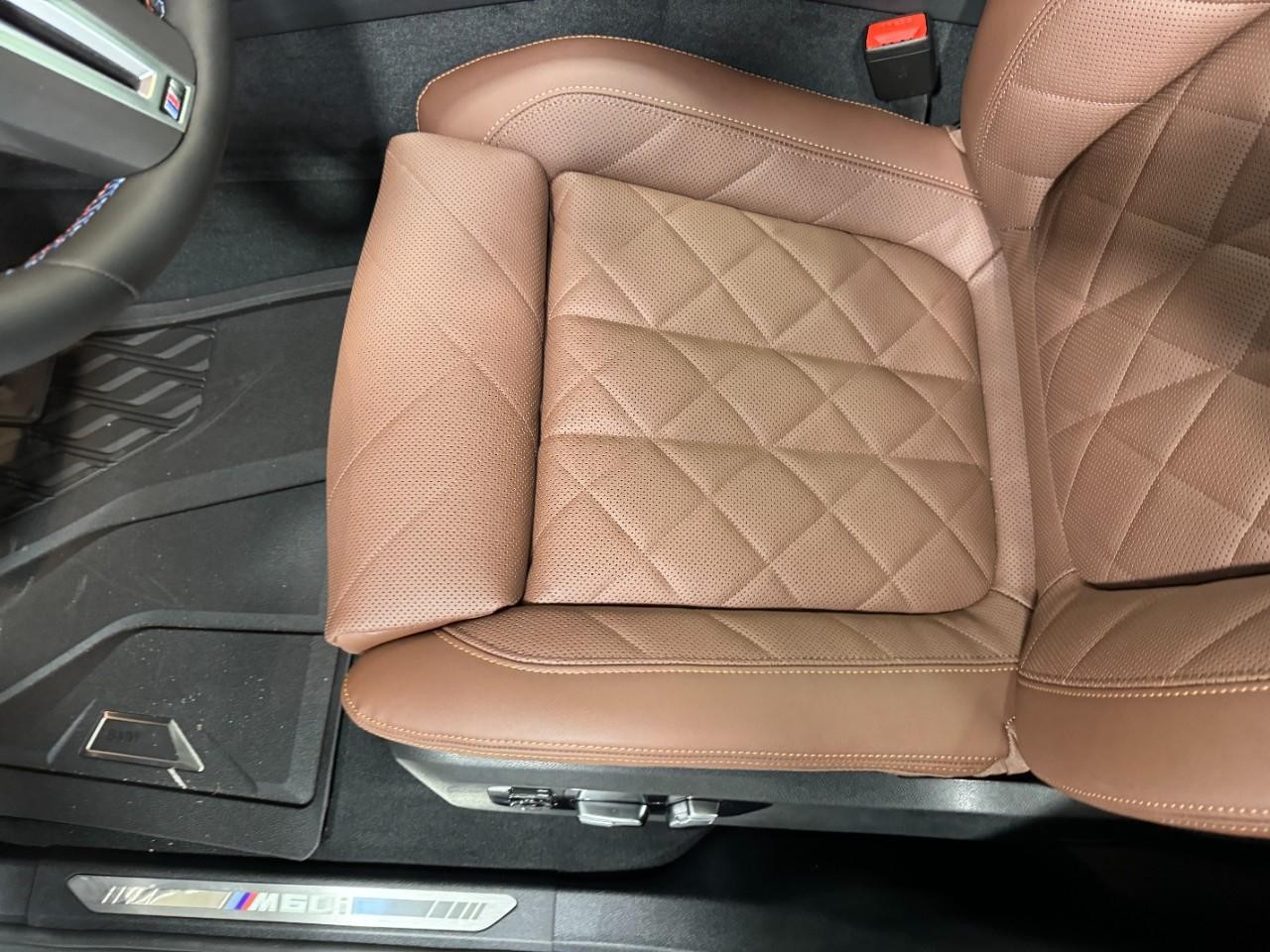 BMW X6 Vehicle Full-screen Gallery Image 28