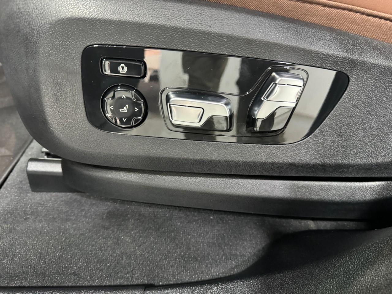 BMW X6 Vehicle Full-screen Gallery Image 29