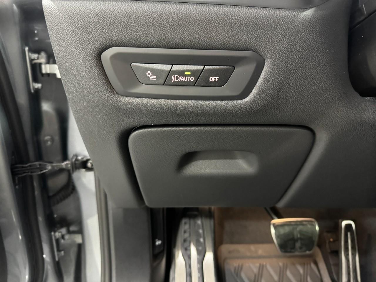 BMW X6 Vehicle Full-screen Gallery Image 30