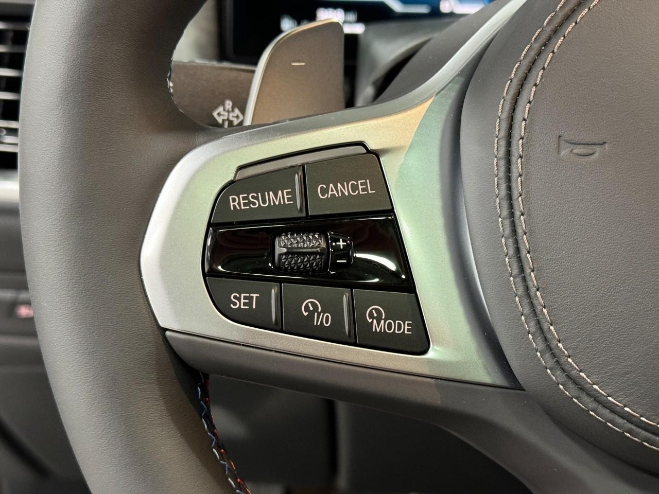 BMW X6 Vehicle Full-screen Gallery Image 31