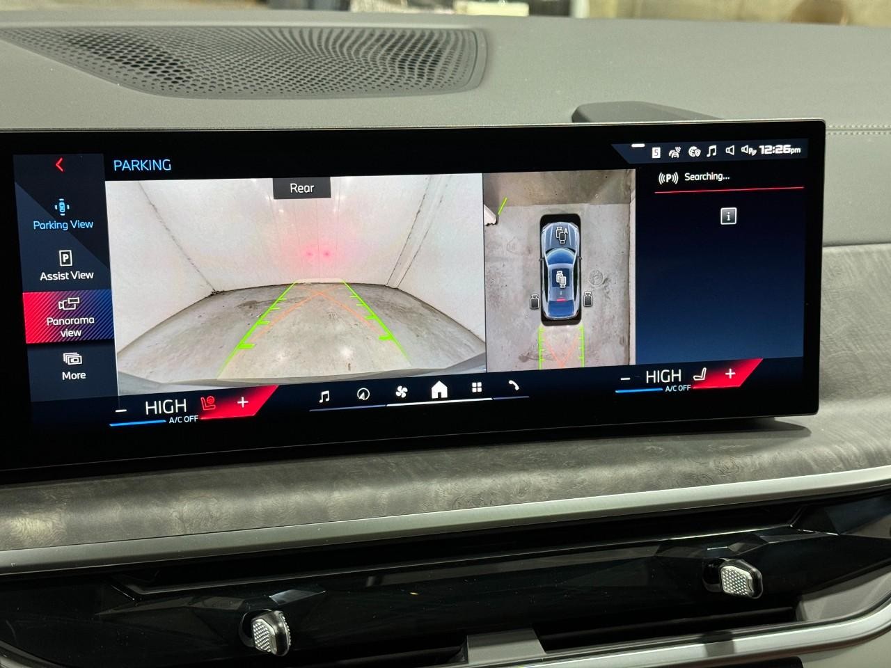 BMW X6 Vehicle Full-screen Gallery Image 34