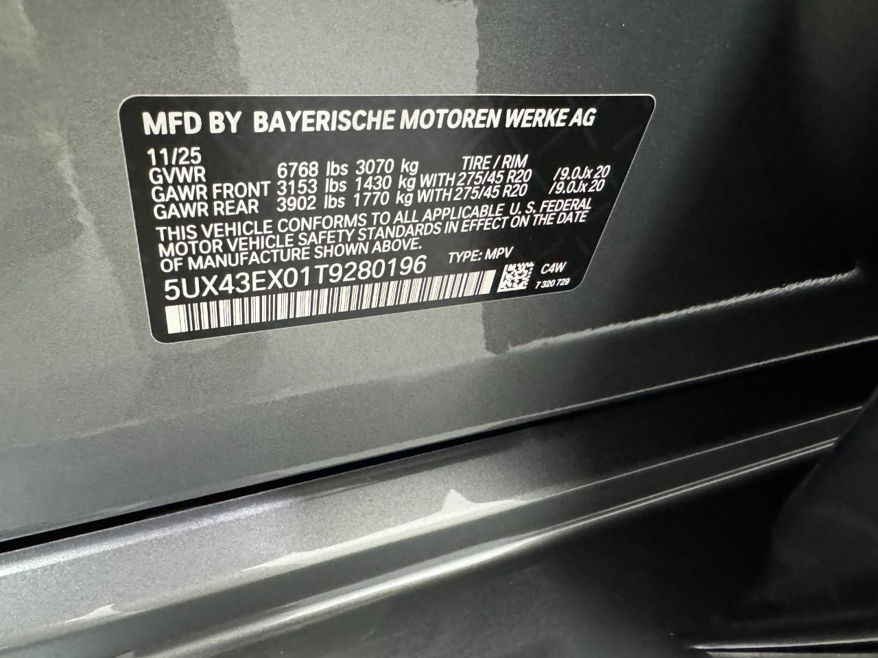 BMW X6 Vehicle Full-screen Gallery Image 35