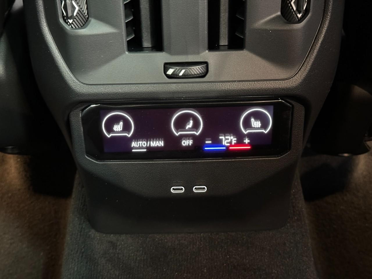 BMW X3 Vehicle Full-screen Gallery Image 11