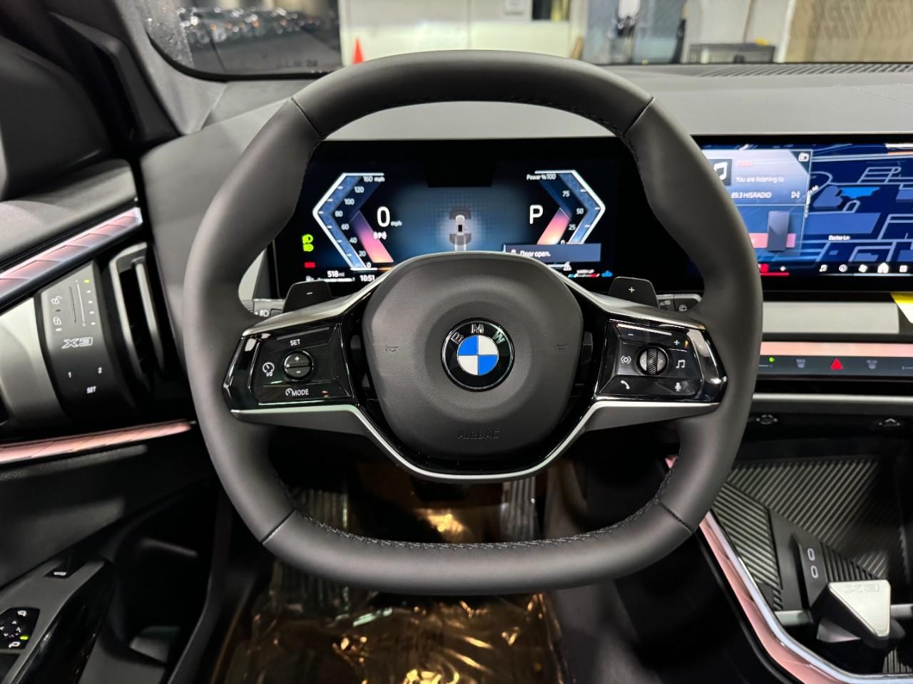 BMW X3 Vehicle Full-screen Gallery Image 14