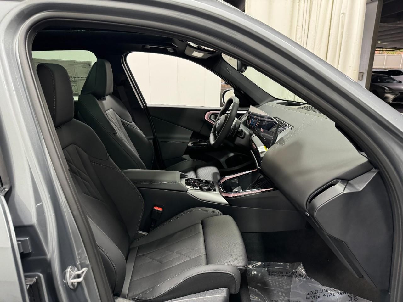 BMW X3 Vehicle Full-screen Gallery Image 18