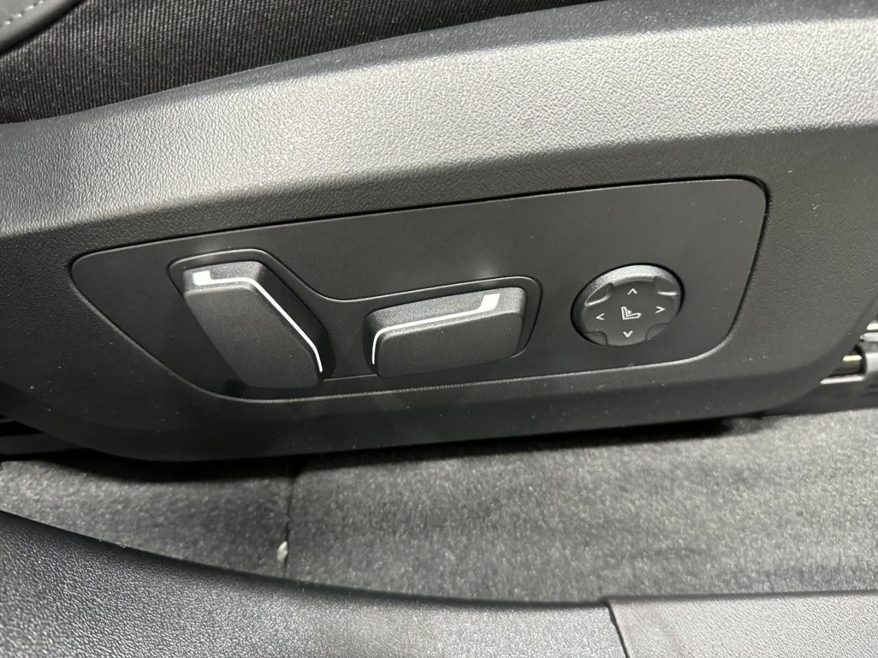 BMW X3 Vehicle Full-screen Gallery Image 20