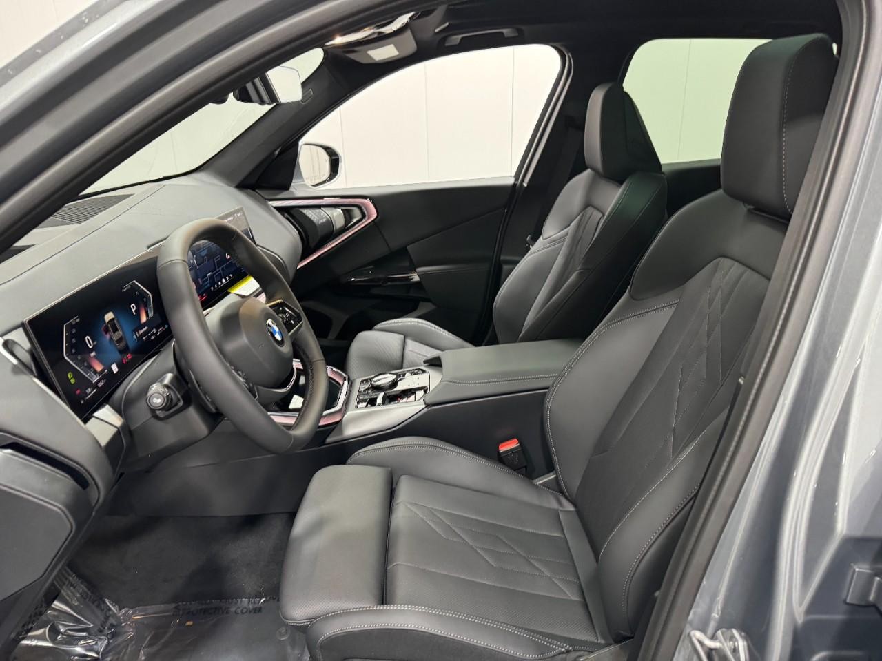 BMW X3 Vehicle Full-screen Gallery Image 25