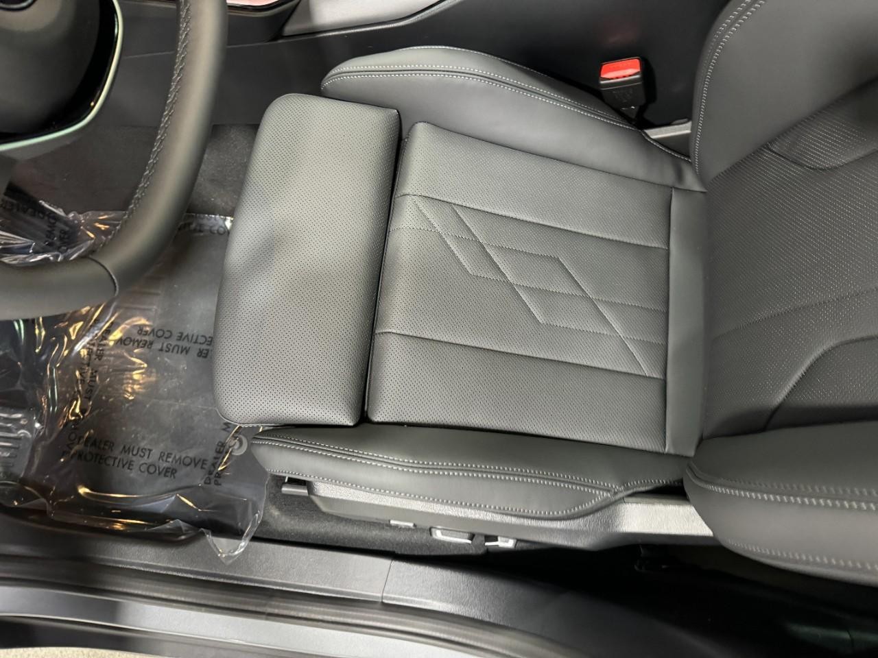 BMW X3 Vehicle Full-screen Gallery Image 26