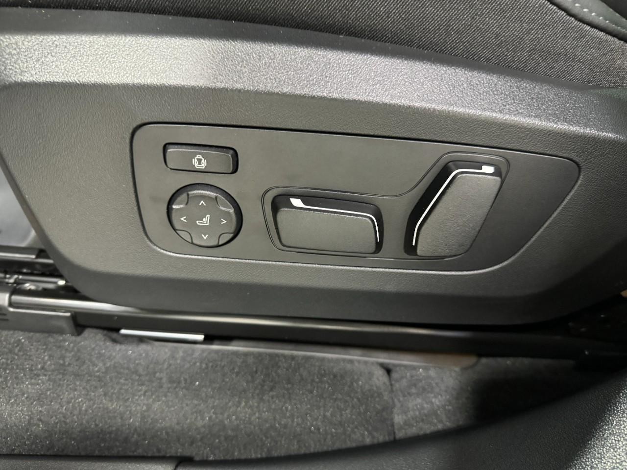 BMW X3 Vehicle Full-screen Gallery Image 27