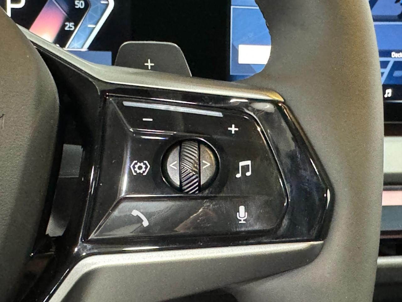 BMW X3 Vehicle Full-screen Gallery Image 29