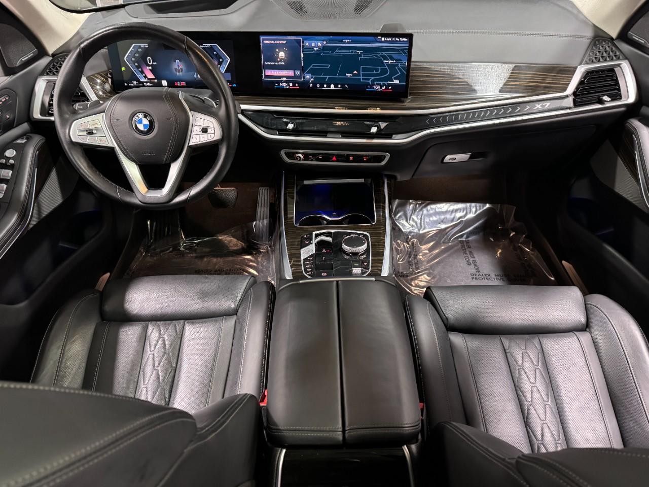 BMW X7 Vehicle Full-screen Gallery Image 13