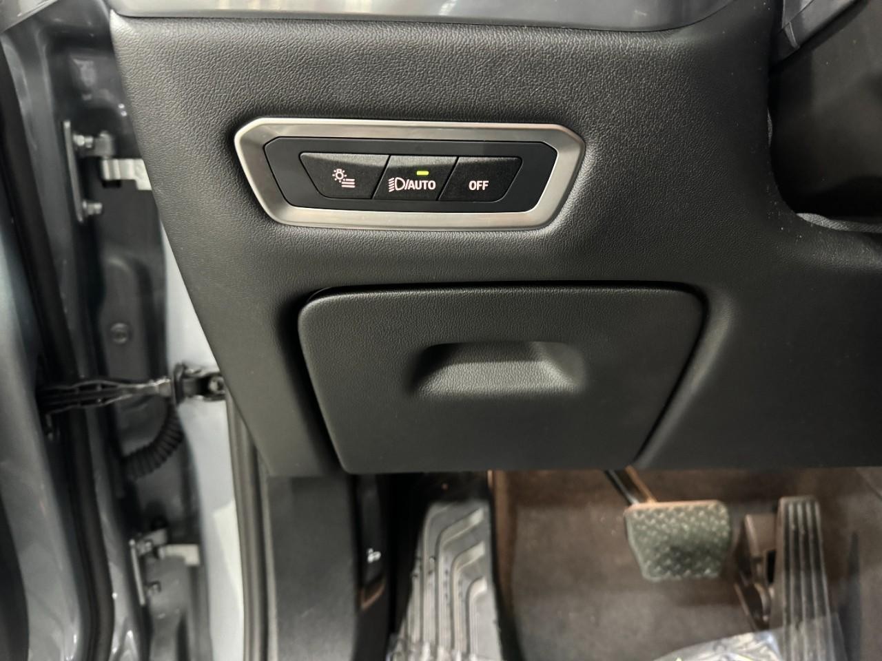 BMW X7 Vehicle Full-screen Gallery Image 31